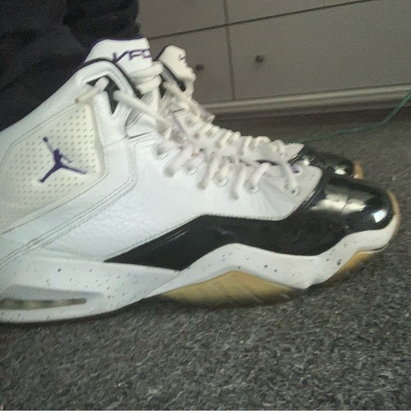 Jordan retro’s 60 dollars - Picture 2 of 3